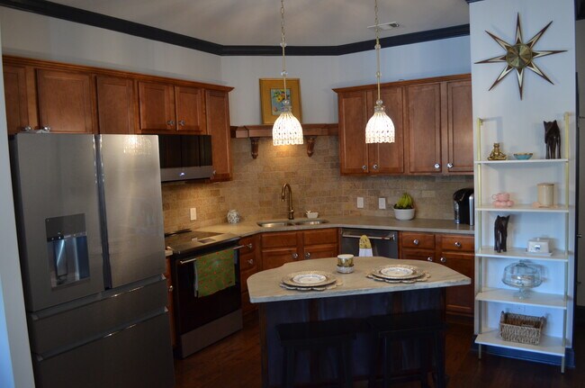 Foto del edificio - 445 W Blount Ave