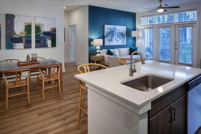 Algunas casas cuentan con un comedor separado. - 2125 Yale Apartments