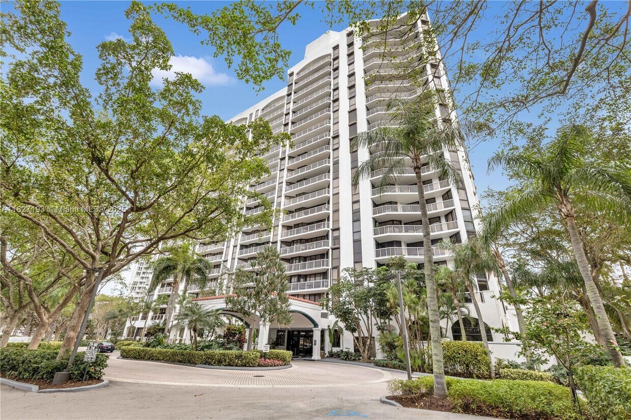 Foto principal - 3640 Yacht Club Dr
