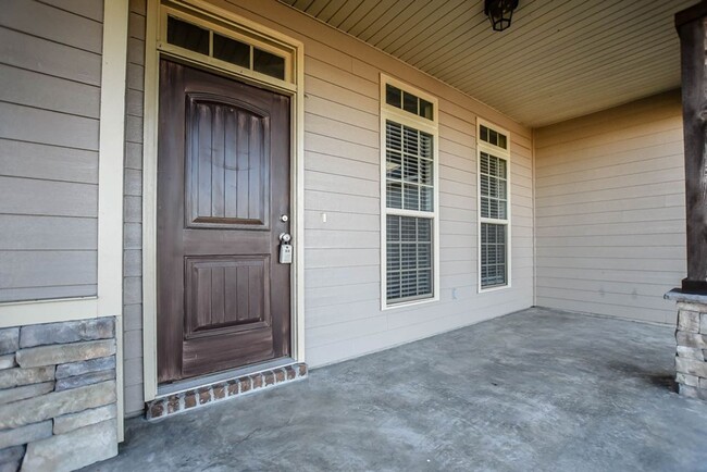 Building Photo - Luxurious 3BD/2BA Home with Premium Featur...