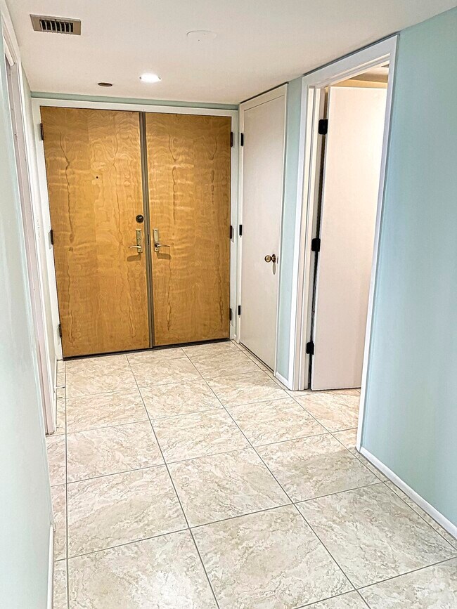 Building Photo - 8750 S Ocean Dr