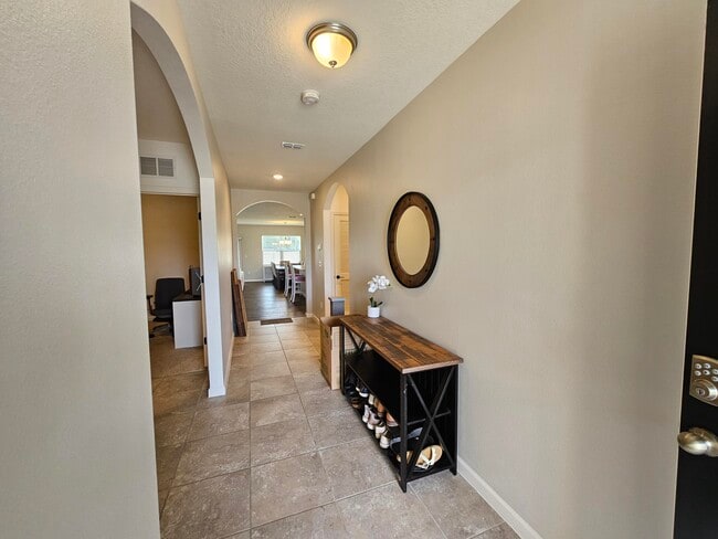 Building Photo - 480 Sorrento Dr