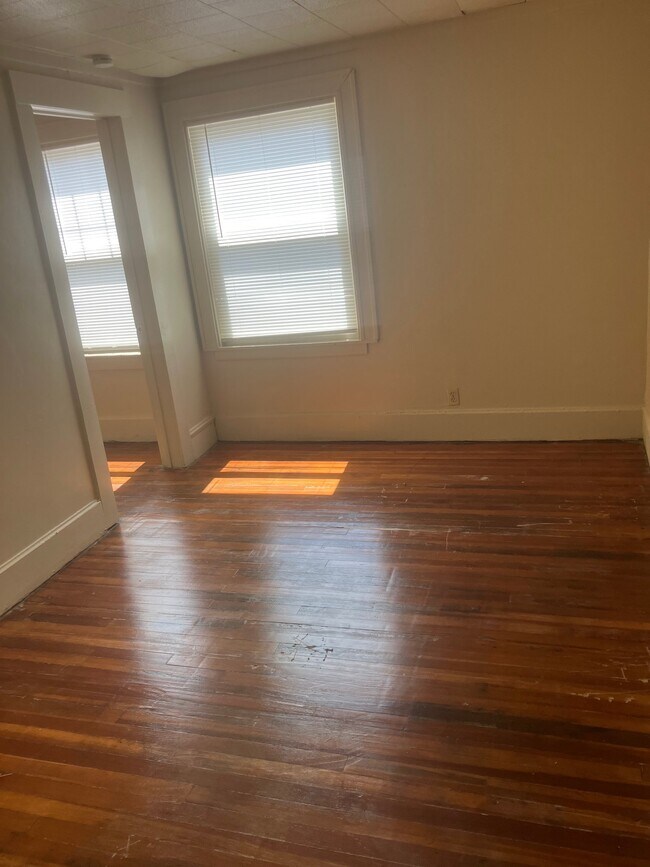 Foto del edificio - 1310 Dewey Ave