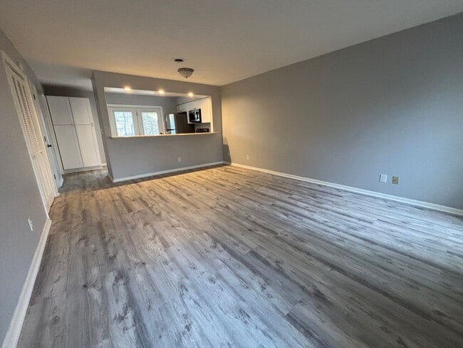 Building Photo - 7203 Woods Crossing Dr