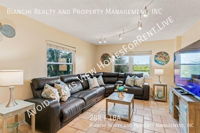 Building Photo - 2/1 Condo Indian Shores - Steps to Beach!