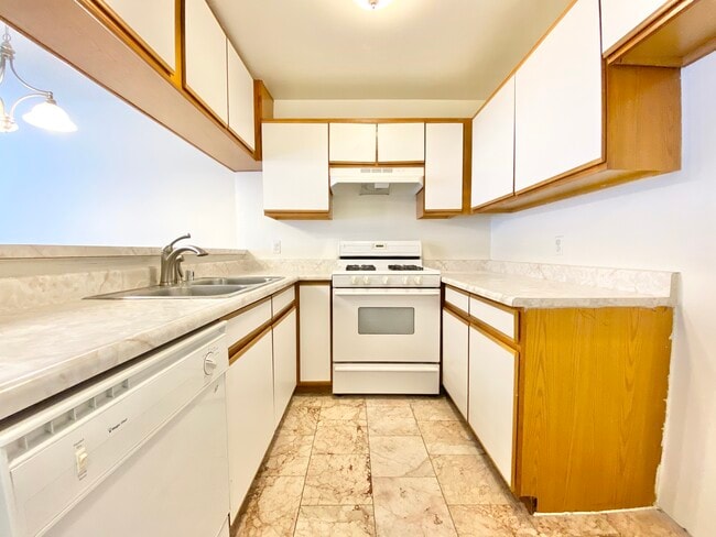 Building Photo - 415 S New Hampshire Ave