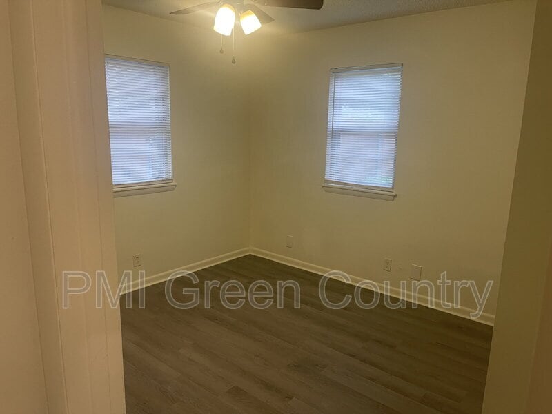 Building Photo - 428 S 67th E Ave