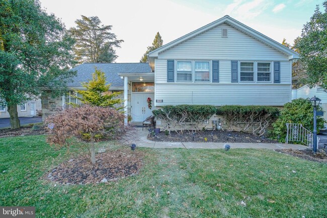 Building Photo - 245 Barclay Cir