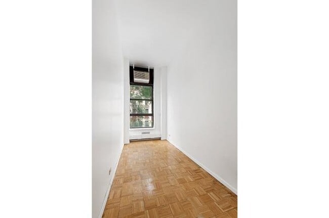 Foto del edificio - 350 E 62nd St