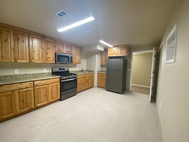 Building Photo - Hildale Apartment Utilities Included