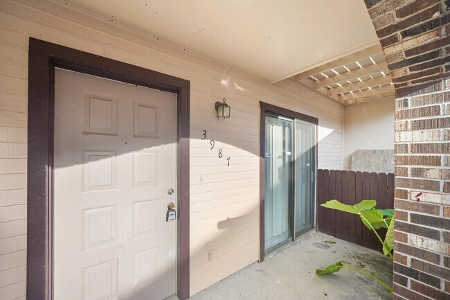 Building Photo - 3987 Tanglewilde St