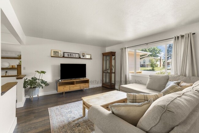 Foto del edificio - Stunning 3 Bedroom House Located in Easter...