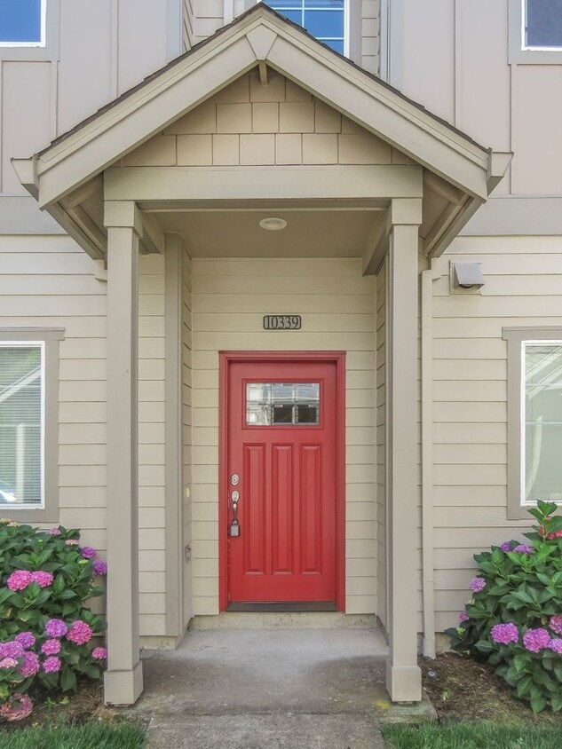 **No Rent Until January !! 2 Bedroom Townhome Available Now !! Inquire today for tour ! - **No Rent Until January  !! 2 Bedroom Townhome Available Now  !! Inquire today for tour !