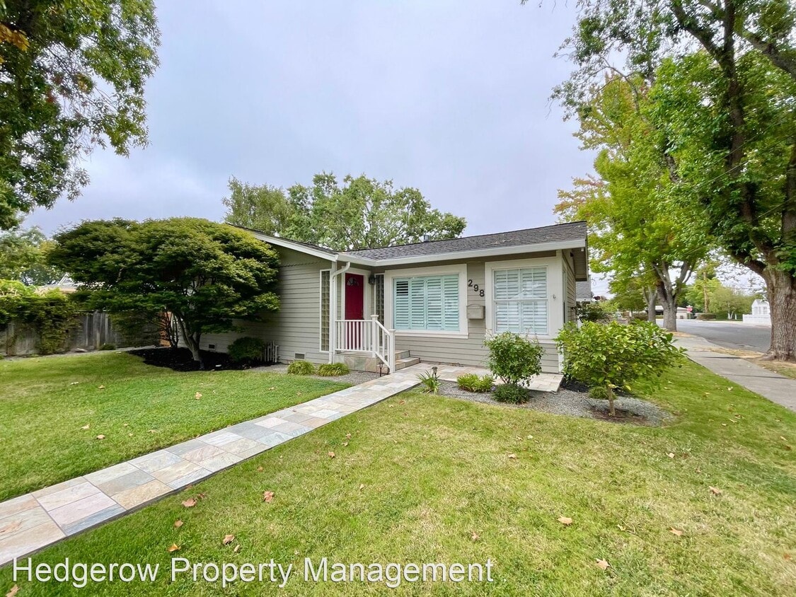 Primary Photo - 3 br, 2 bath House - 298 S Hartson Street