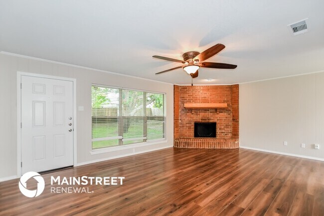 Building Photo - 710 Adams Dr