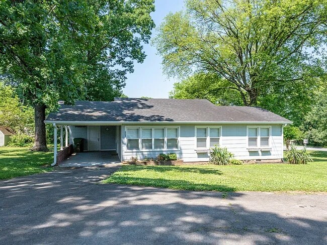 Foto del edificio - 609 Watkins Rd