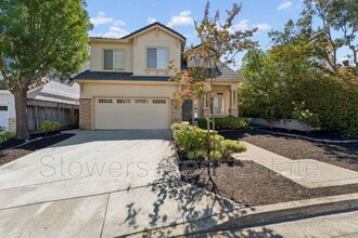 Building Photo - 137 Woodcrest Dr