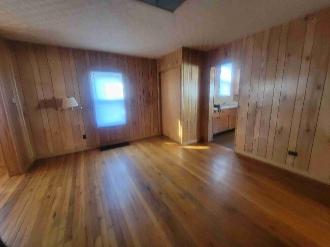 Building Photo - 705 Lexington Ave