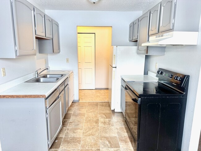 Kitchen - Block 32 Apartments