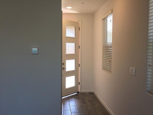 Building Photo - 754 N Bliss Ln, Clovis, CA 93611