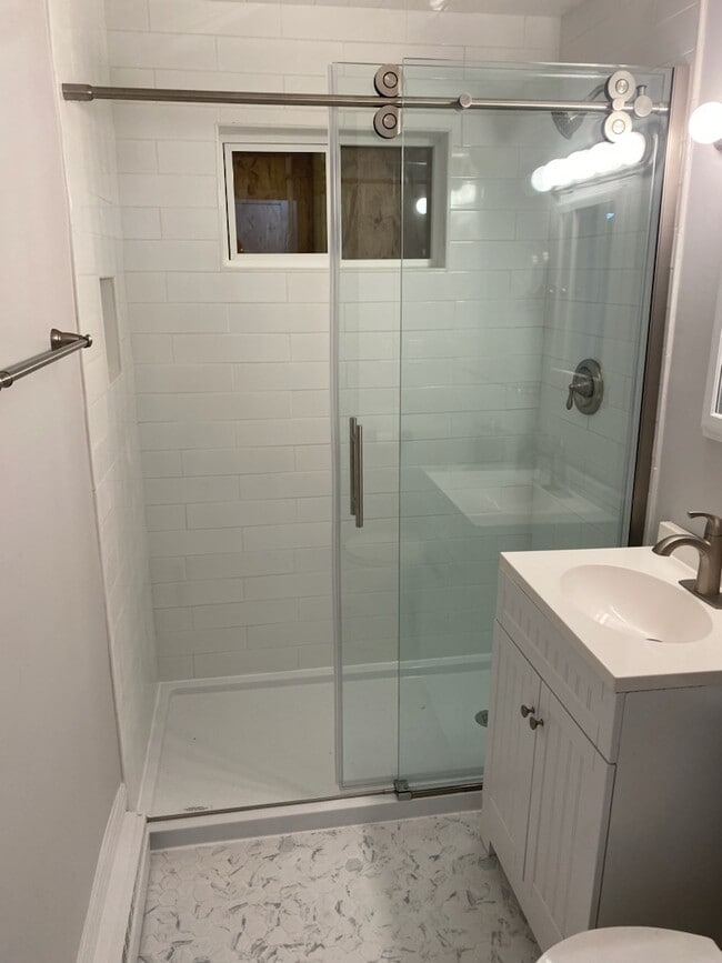 Building Photo - 545 Valley View Dr