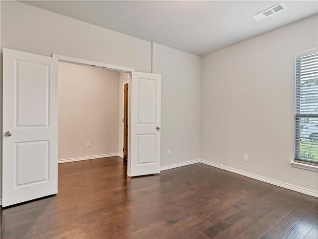 Building Photo - "TCU" Property Available for Immediate Mov...