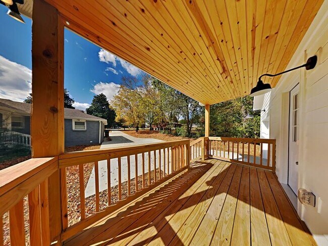 Building Photo - 3806 Chambers Dr