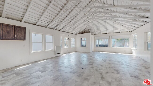 Foto del edificio - 2221 Neilson Way
