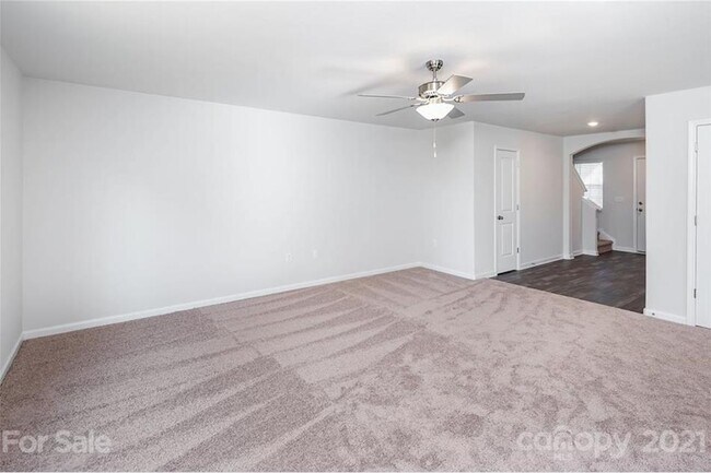Building Photo - 208 Caley St