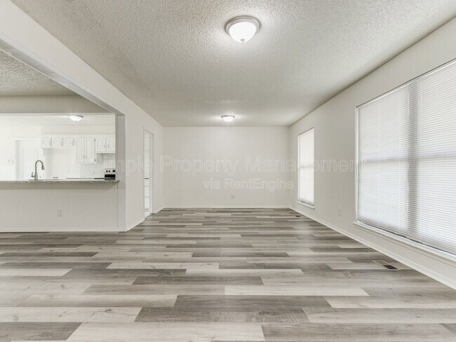 Foto del edificio - 704 Pepperdine Ave