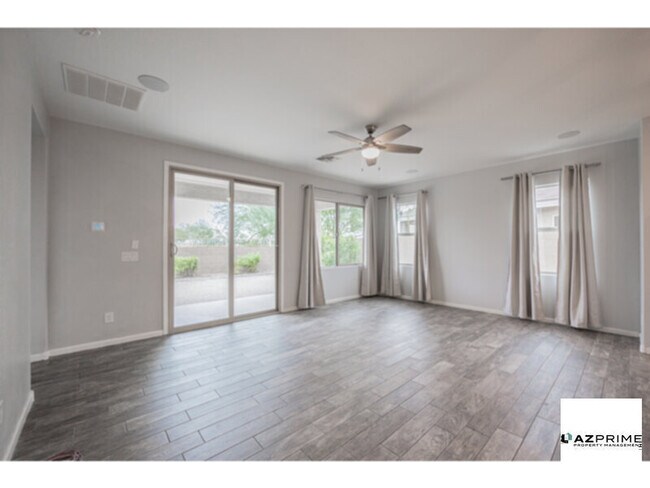 Foto del edificio - Discover Refined Peoria Living In This Stunning 3/3 + Den Masterpiece In Sought-After Coldwater Ranc