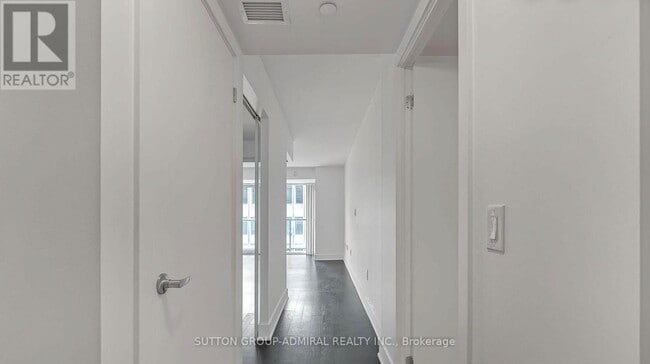 Building Photo - 955 Bay St.