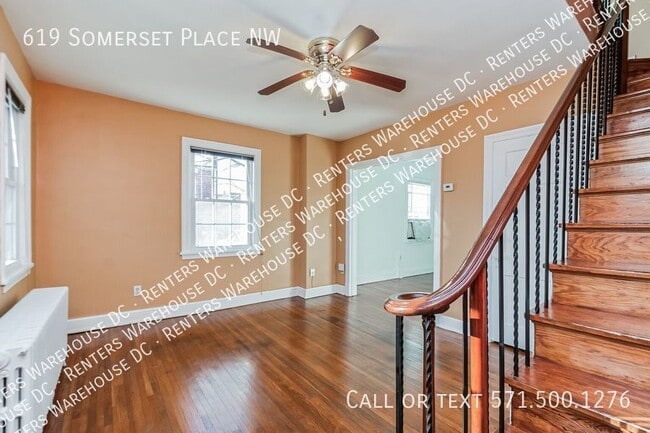 Building Photo - Newly updated 2Bd/1Bth end-unit rowhome ne...