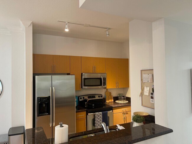 Foto del edificio - 4905 Midtown Ln