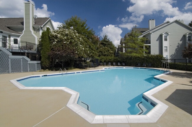 Building Photo - Henley at Kingstowne