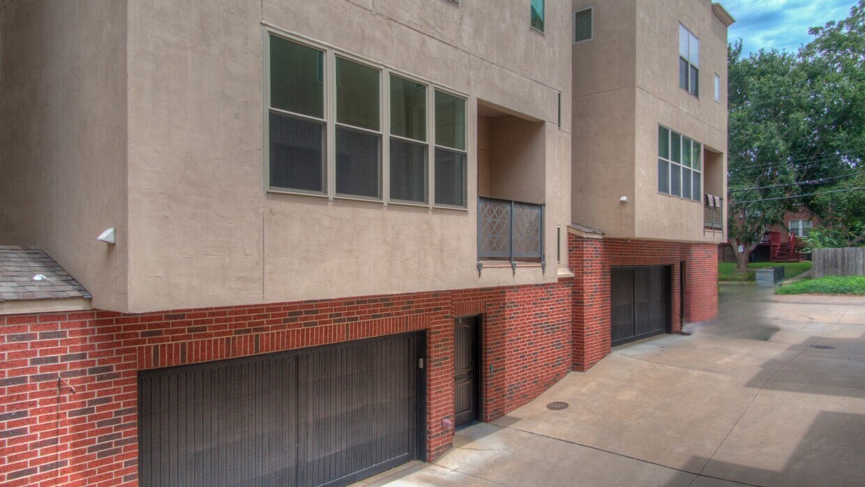 Foto principal - For Lease | Cherry Street Gem | $2325 Rent