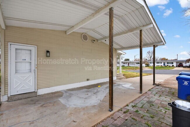 Building Photo - 2 Canary Ct