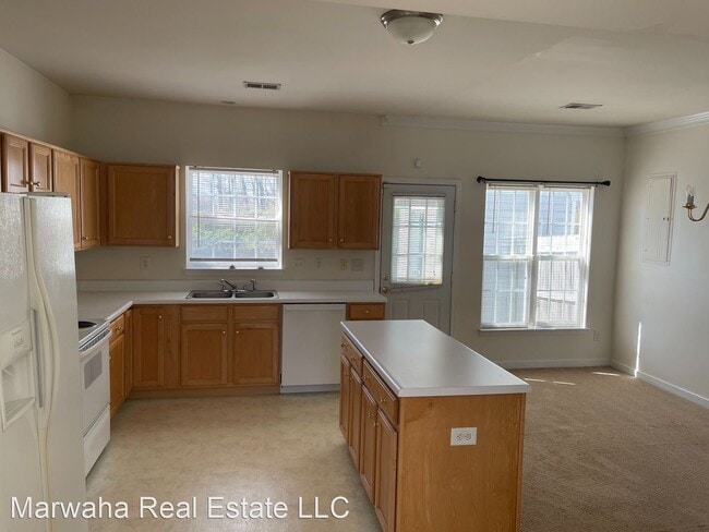 Building Photo - 423 Hollybrook Ridge Ln