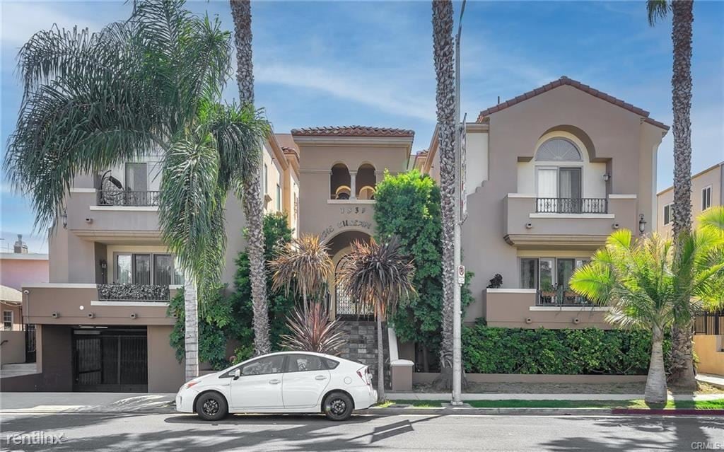 Primary Photo - 3 br, 2.5 bath Condo - 1835 S Barrington A...