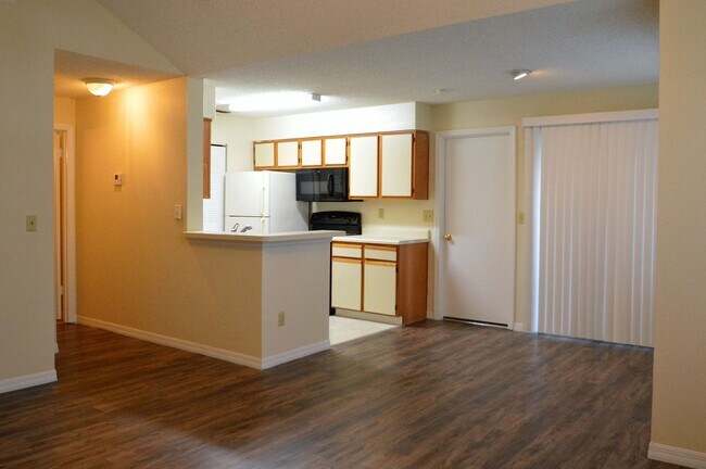 Foto del edificio - METROWEST: Popular Tradewinds Community!
