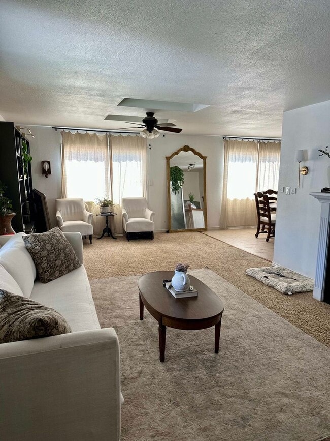 Building Photo - Charming 4 Bedroom Home w/ A/C in Security