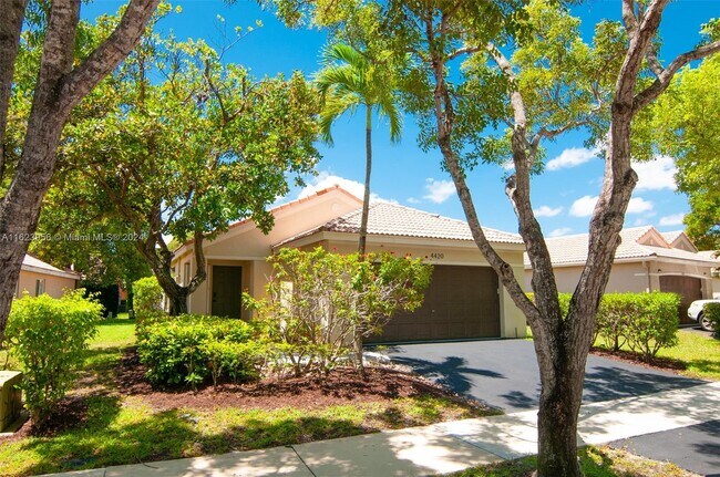 Foto del edificio - 4420 Dogwood Cir