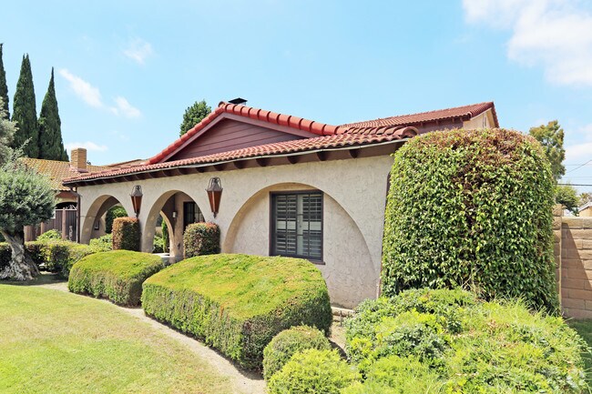 Building Photo - 4441 Green Ave