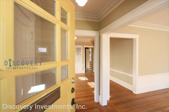 Building Photo - 2 br, 1.5 bath House - 3976 Greenwood Ave.
