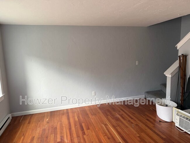 Foto del edificio - 10 Pine Grove Ave