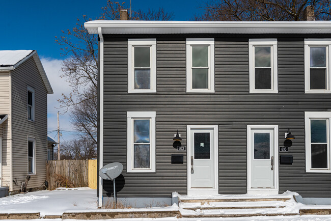 Building Photo - 833 E Pearl St