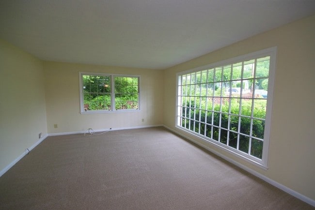 Building Photo - 402 Edgefield Rd