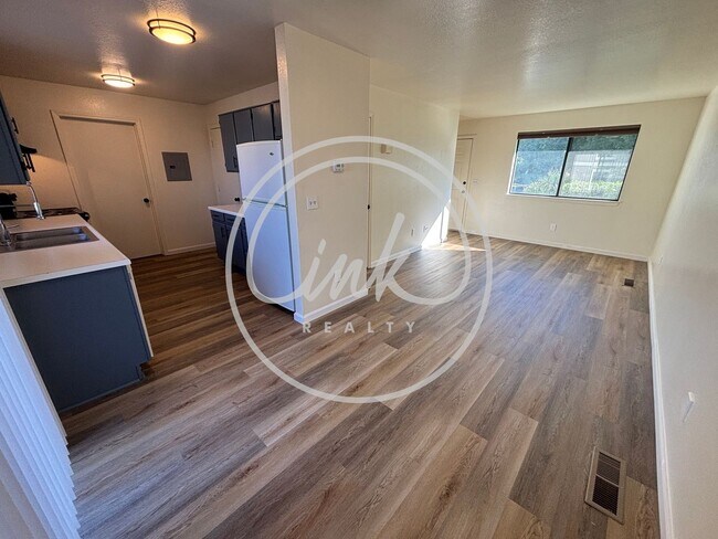 Foto del edificio - 1377 Village Way