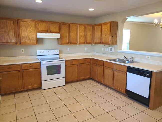 Foto del edificio - 3 Bedroom With Large Yard