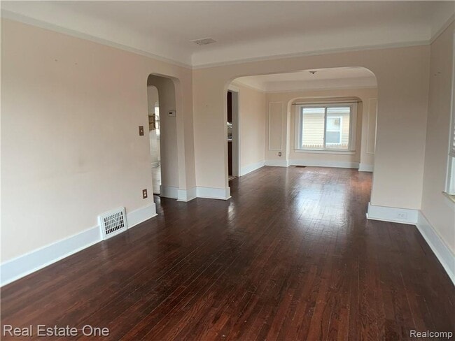 Building Photo - 3342 Buckingham Ave